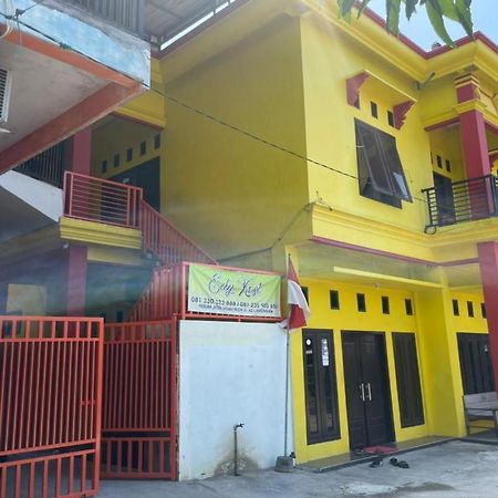 Oyo Life 93036 Eddy Homestay Syariah Lamongan Exterior foto