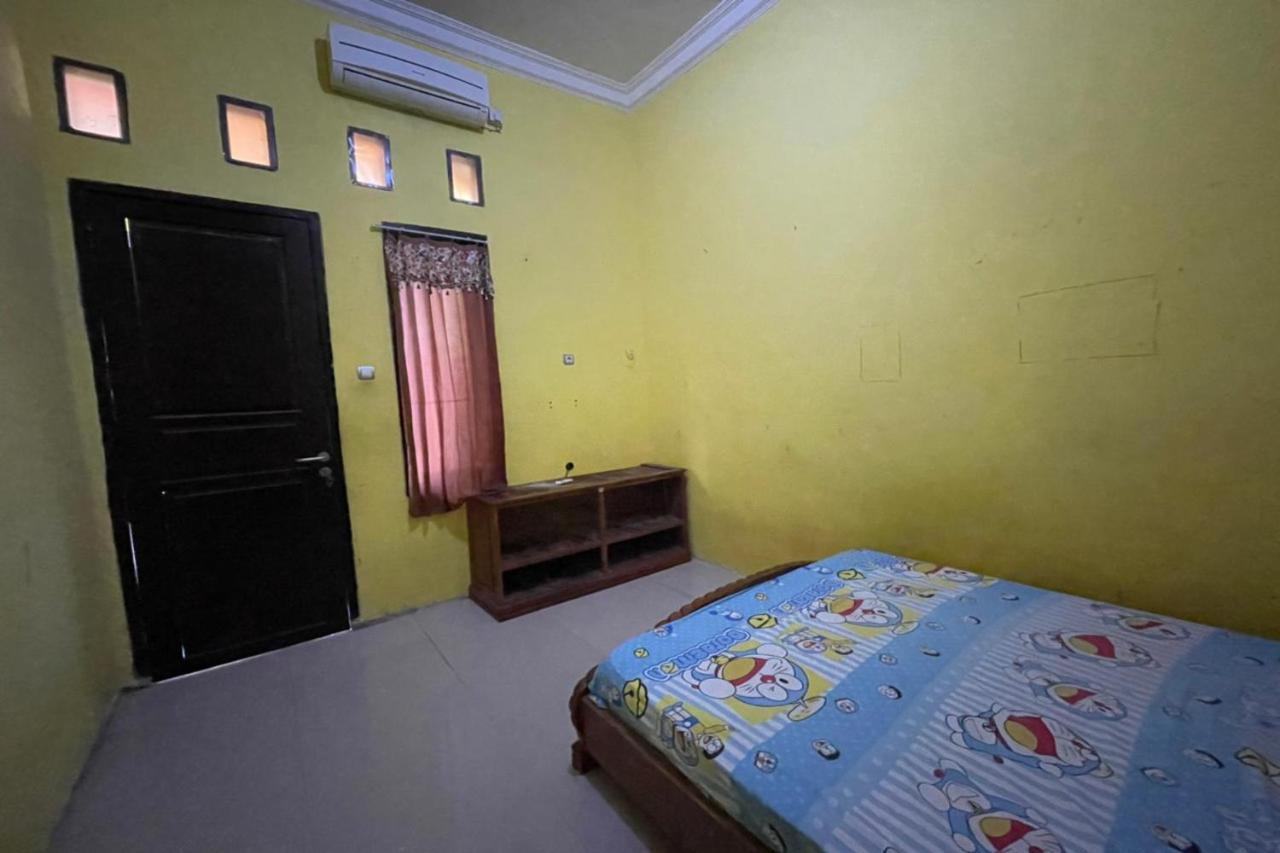 Oyo Life 93036 Eddy Homestay Syariah Lamongan Exterior foto